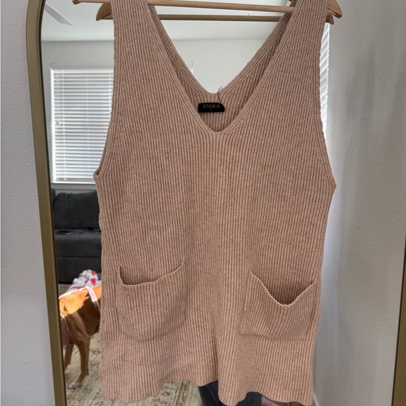 Storia Women's Beige Ribbed Tank Top with Pockets - Picture 2 of 4